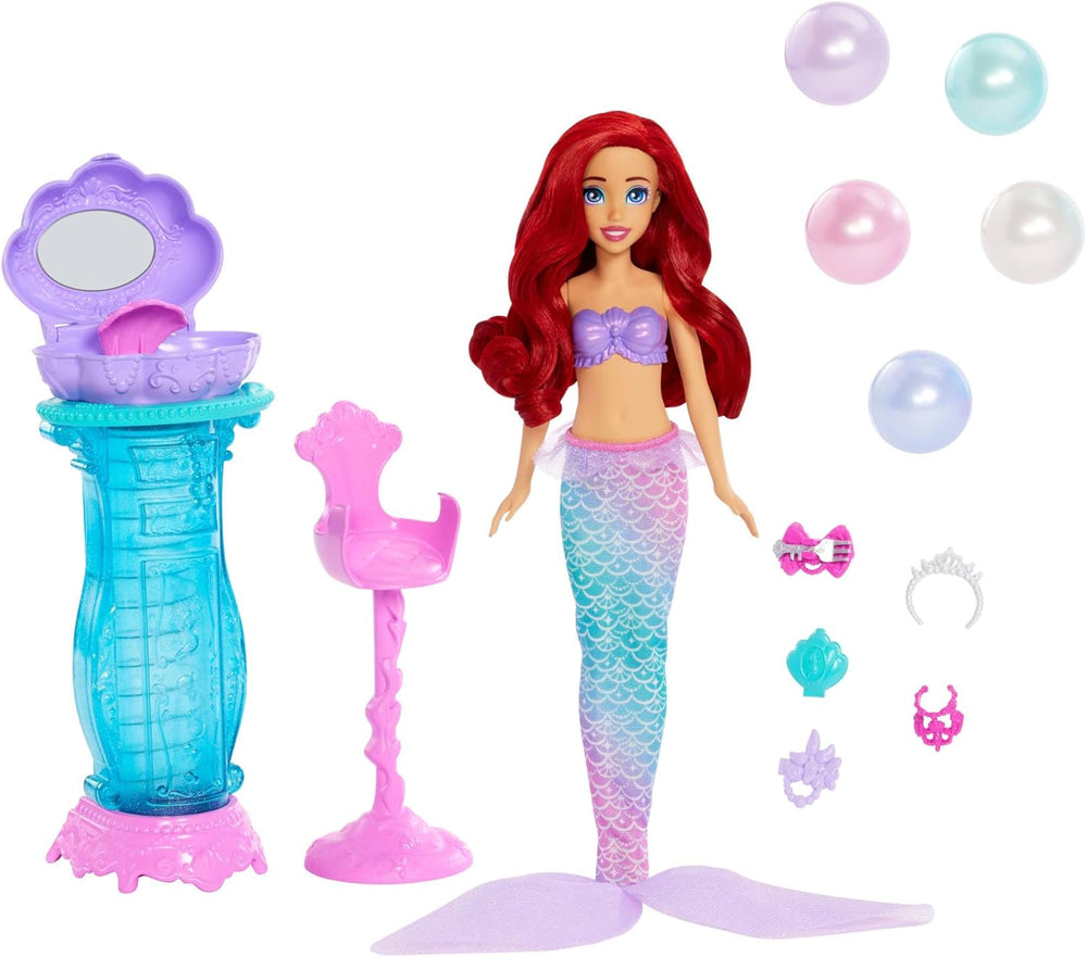 Mattel Disney Princess Toys, poupée mannequin sirène Ariel avec nageoire arrière amovible, coiffeuse avec 5 surprises pop-up répétables et 5 accessoires, JBF86