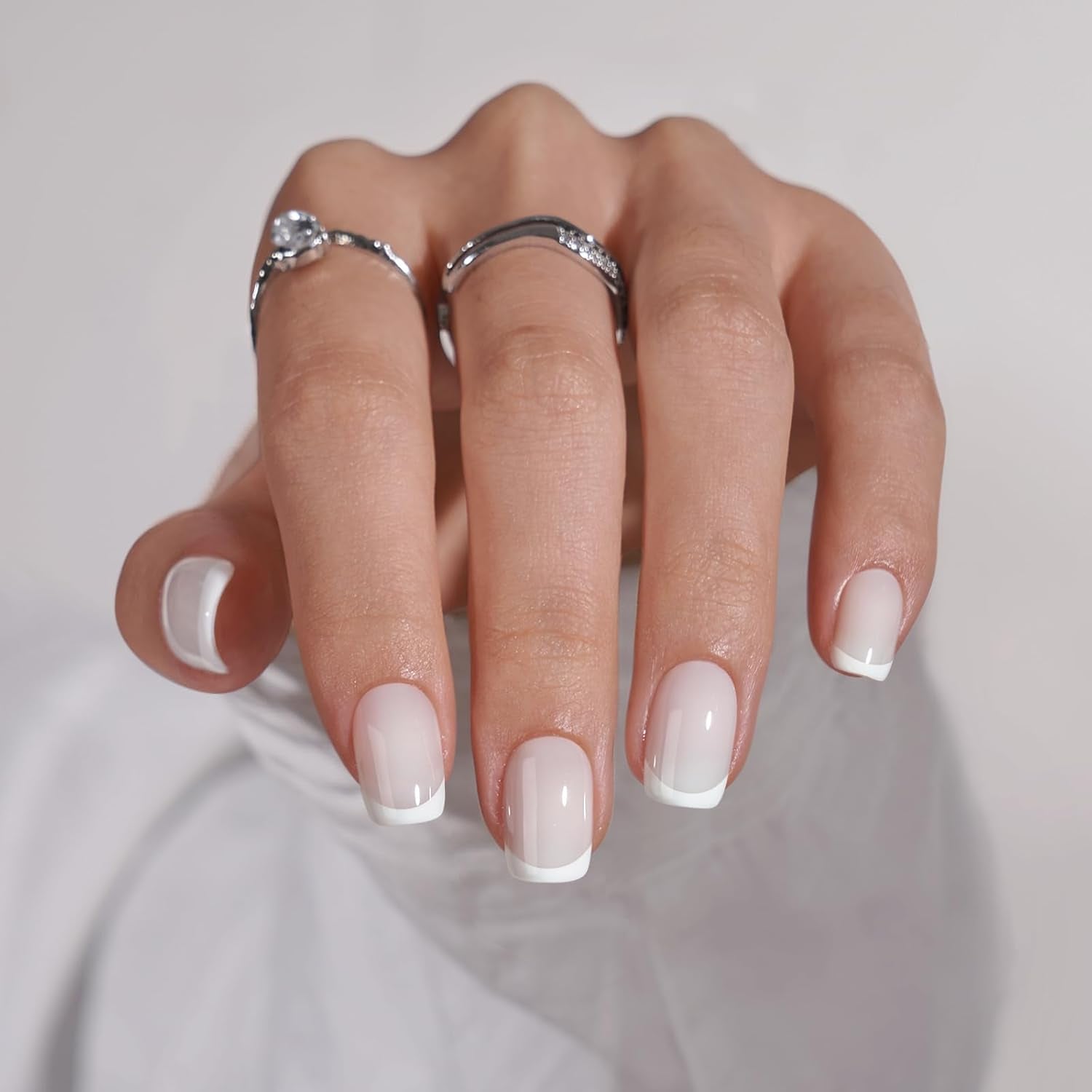 Btartbox Faux Ongles Carrés Courts Baby Boomer Colle Sur Blanc Dégradé Rose Faux Ongles Ongles Artificiels Courts avec Colle À Ongles 30 Pièces Faux Ongles Carrés