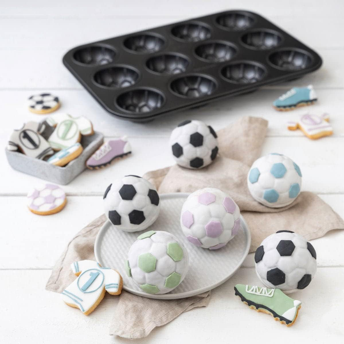 Zenker 12Er Muffinform – Muffinbackblech Für Muffins Und Cupcakes Aus Der Serie Soccer Baking– Hitzebeständiges 12Er Muffinblech Mit Antihaftbeschichtung, Schwarz Moules et plaques pour la pâtisserie Naty Shop