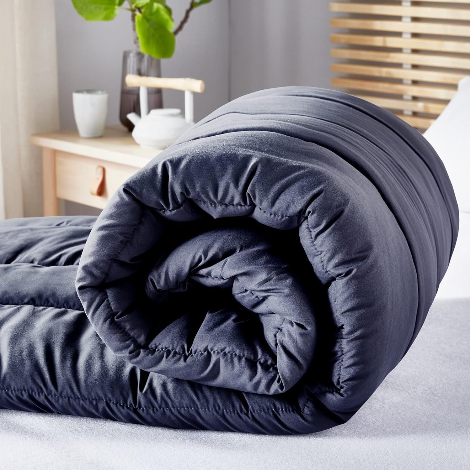 Pikolin Home - Couette réversible 300 G - Garnissage nordique bicolore - Pour lit 90 - confortable, chaude, respirante, bleu marine, 135 X 200 cm Couettes et couettes Naty Shop