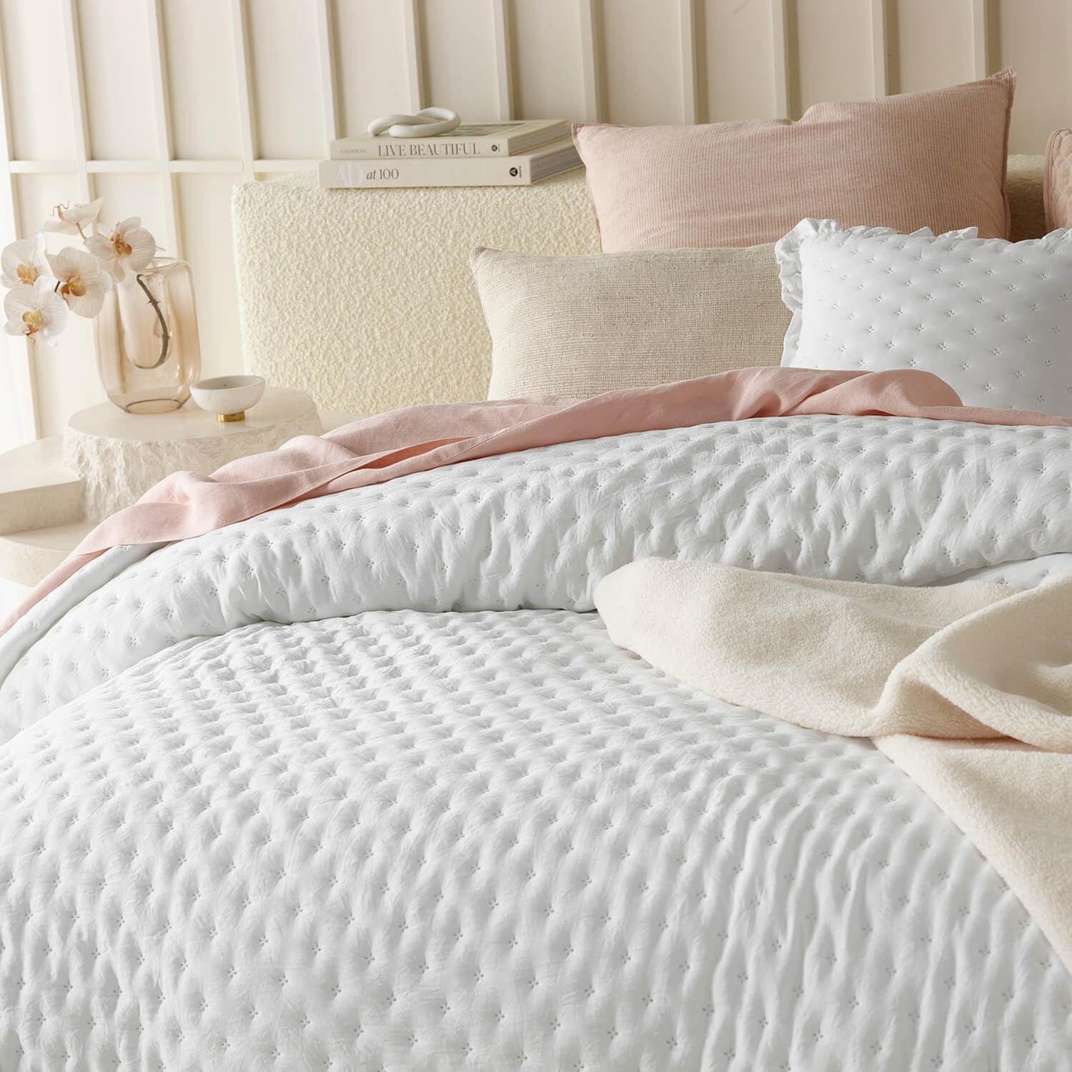 Molly Couvre-lit élégant en blanc 220 X 240 Cm Couvre-lit polyvalent comme couvre-lit ou jeté de canapé Couverture pour lit et canapé Style couverture Idéal comme couvre-lit Lits et couvertures Besuche den ROOM99-Store