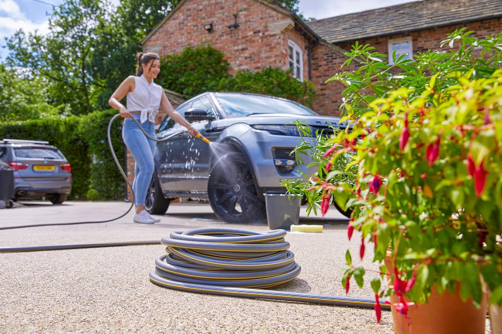 Tuyau HOZELOCK - Ultramax 12,5 mm x 30 m, jusqu'à 70 % de PVC recyclé, robuste, résistant aux intempéries, anti-torsion, résistant à la flexion et à l'écrasement, gris