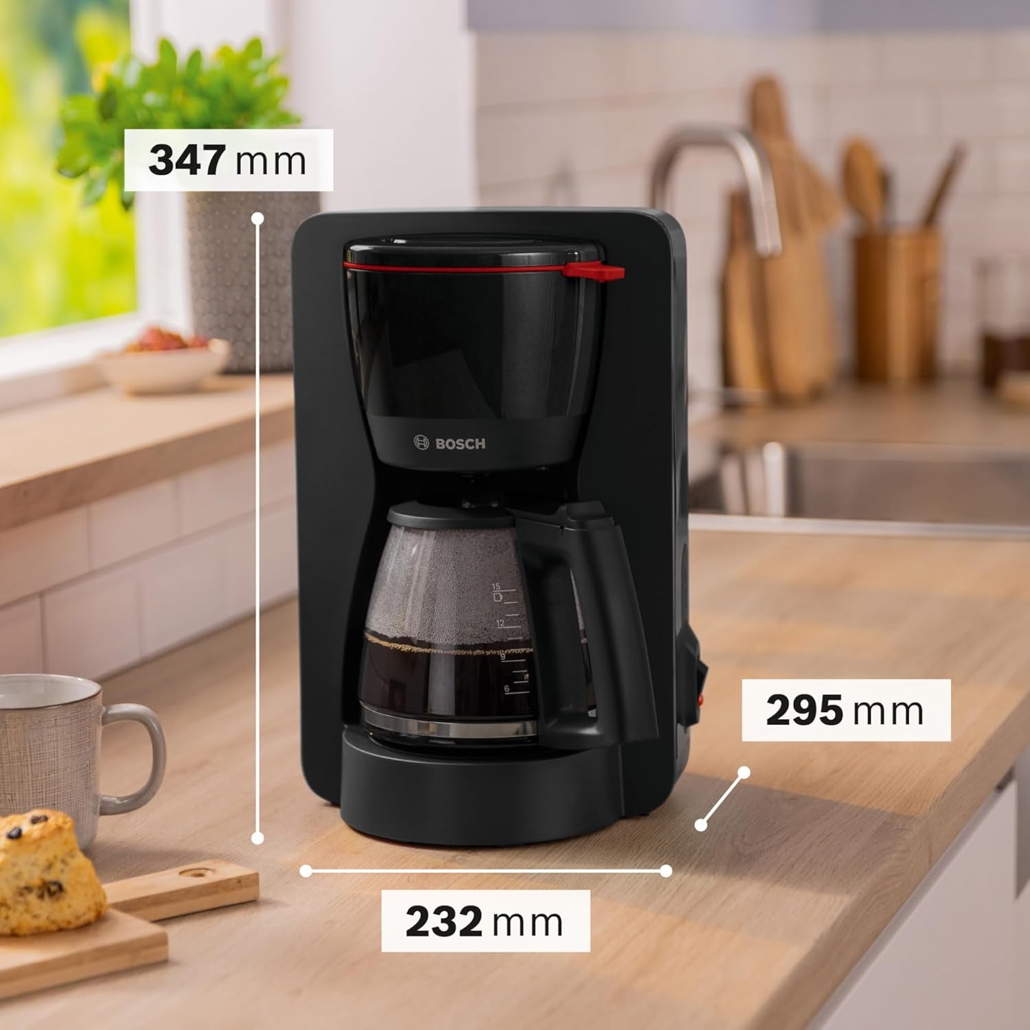 Bosch MyMoment TKA2M113 Machine à expresso à filtre, carafe en verre 1,25 L, 10-15 tasses, fonction maintien au chaud 40 minutes, système anti-goutte, porte-filtre rotatif, réservoir d'eau amovible, 1200 W, noir mat