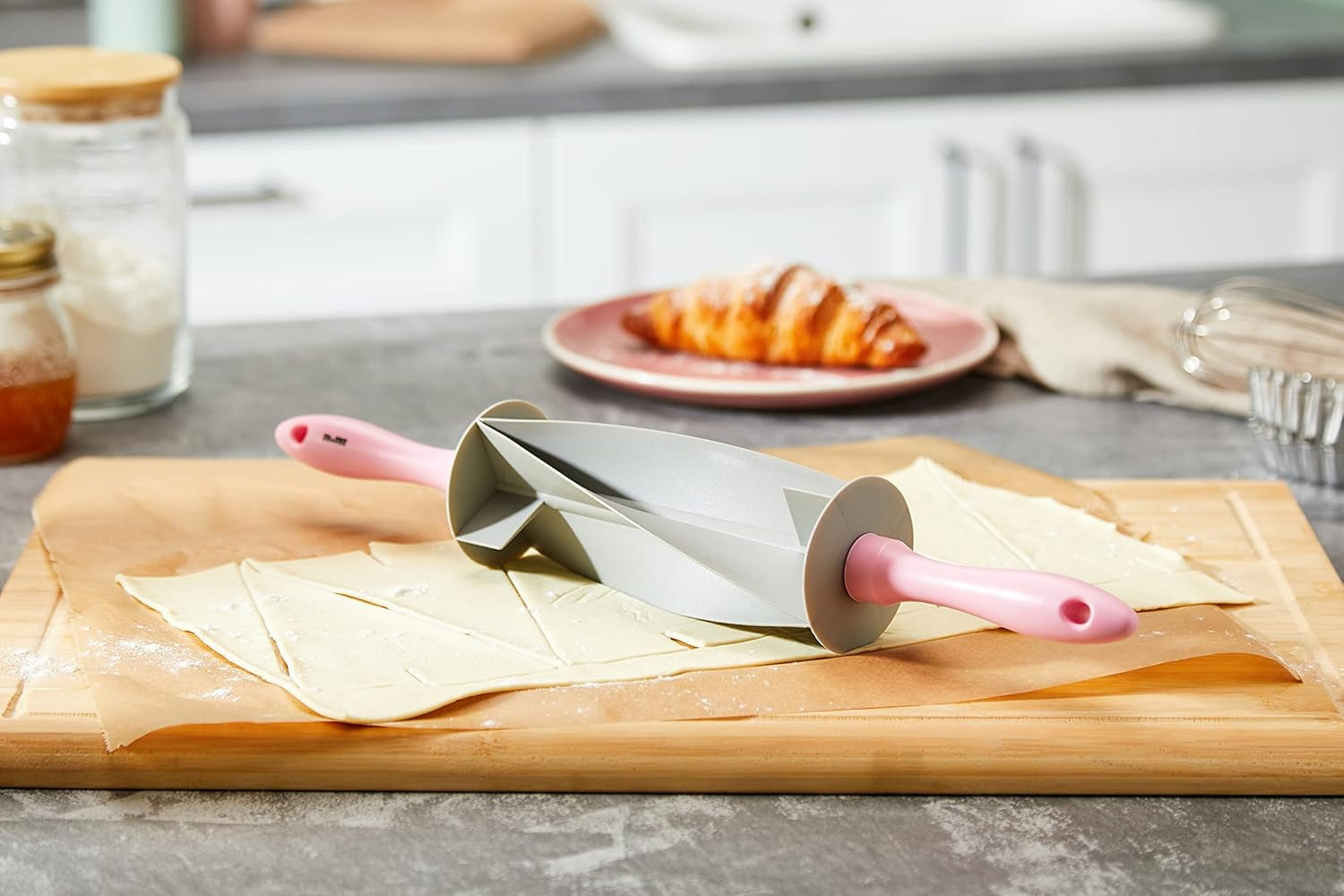 RODILLO CORTADOR DE Croissant, plastique, gris/rose, 18 x 18 x 10 cm