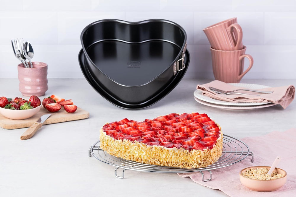 Dr. Oetker Moule à gâteau en forme de cœur avec fond antiadhésif Moule à gâteau à fond plat de 25 cm Plaque de cuisson en acier antiadhésif en forme de cœur avec revêtement antiadhésif Quantité : 1 pièce 1479 Noir