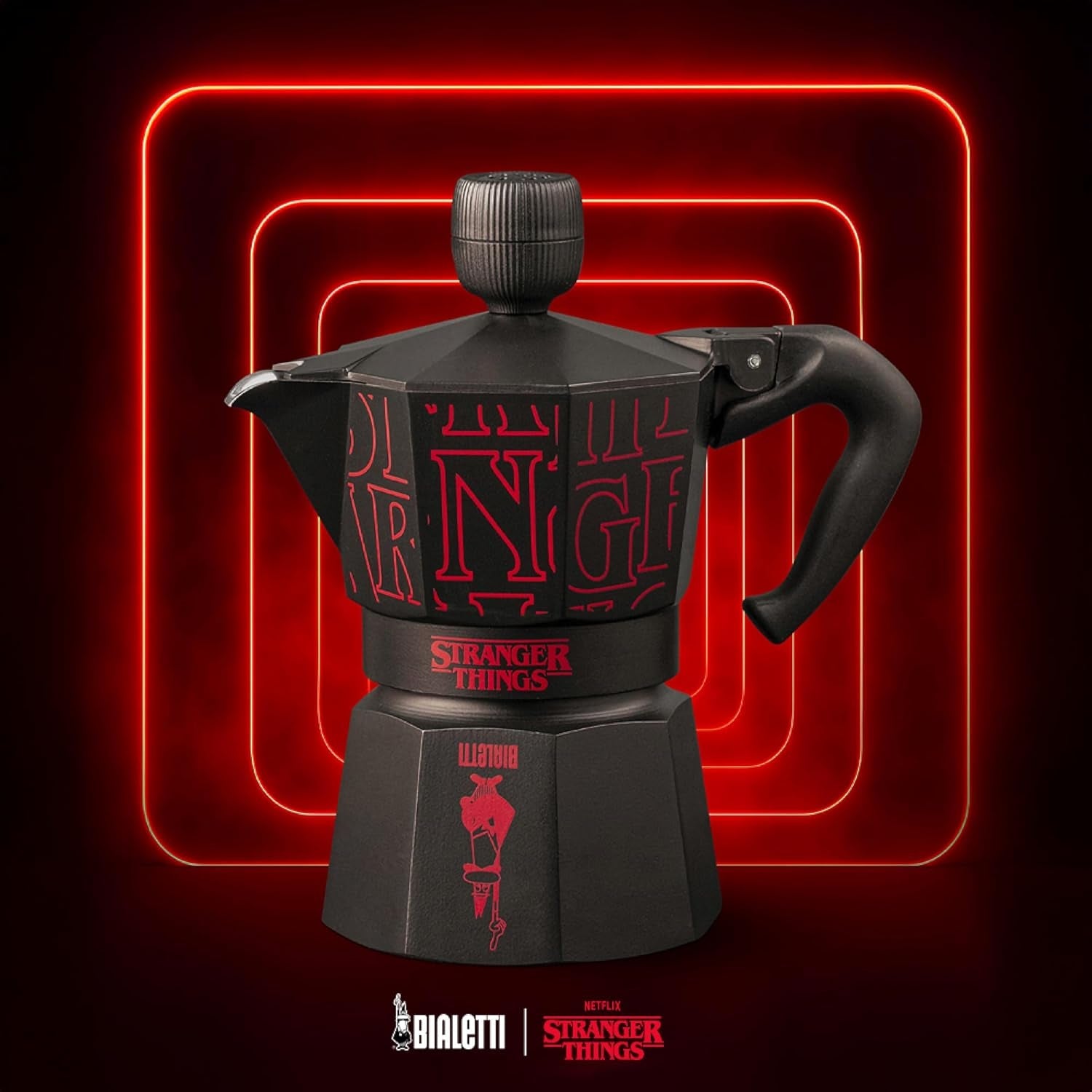 Bialetti Moka Express Stranger Things Cafetière 3 tasses, Bouton musique avec fonction de chargement USB-C, Ne convient pas aux plaques à induction, 3 tasses (130 ml), Noir