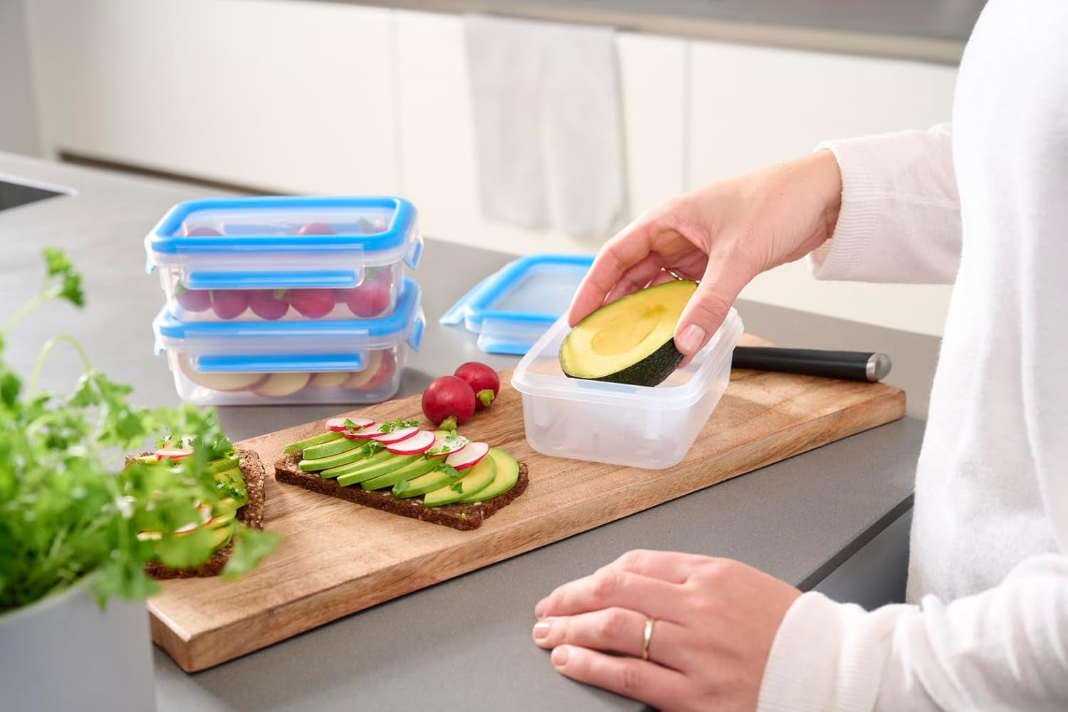 Emsa 508558 Récipients de conservation des aliments Clip & Close | Ensemble 3 pièces | 3 x 1 litre | -40 à +100 degrés | plastique | 100% scellé | sceau spécial pour la fraîcheur des boîtes de conservation des aliments Naty Shop