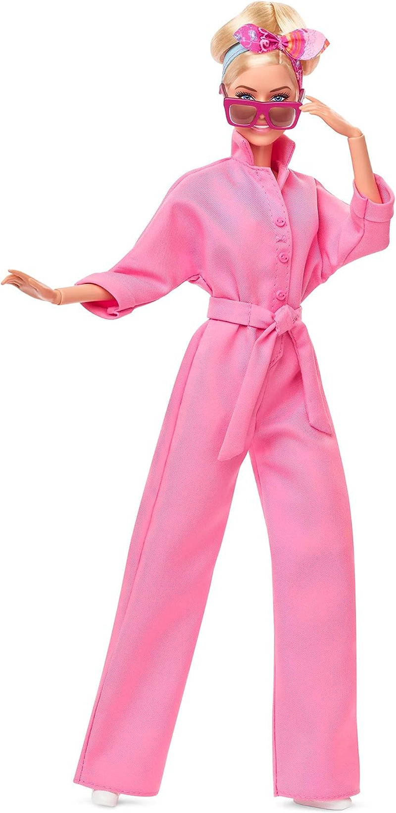 BARBIE LE FILM Margot Robbie - Poupée avec combinaison Kaugummi-Rosa, Messy Updo, Sonnenbrille, Kopftuch, Wedge-Sneakers, Sammlerverpackung, pour enfants à partir de 3 ans, HRF29