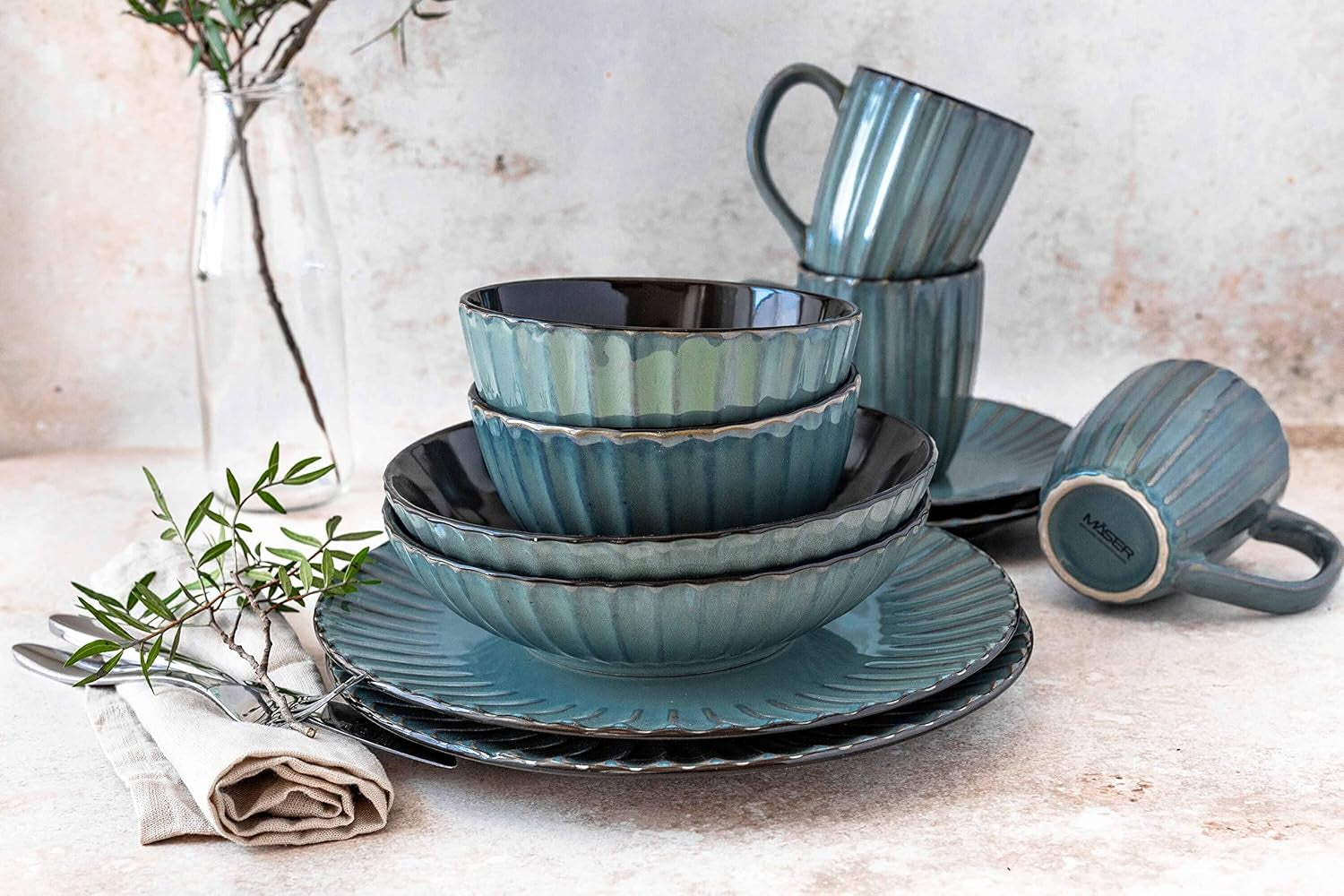 MÄSER 931966 Série Confino Service de table pour 4 personnes, look vintage moderne, service de petit-déjeuner en céramique, 12 pièces, couleur essence avec accents noirs, grès