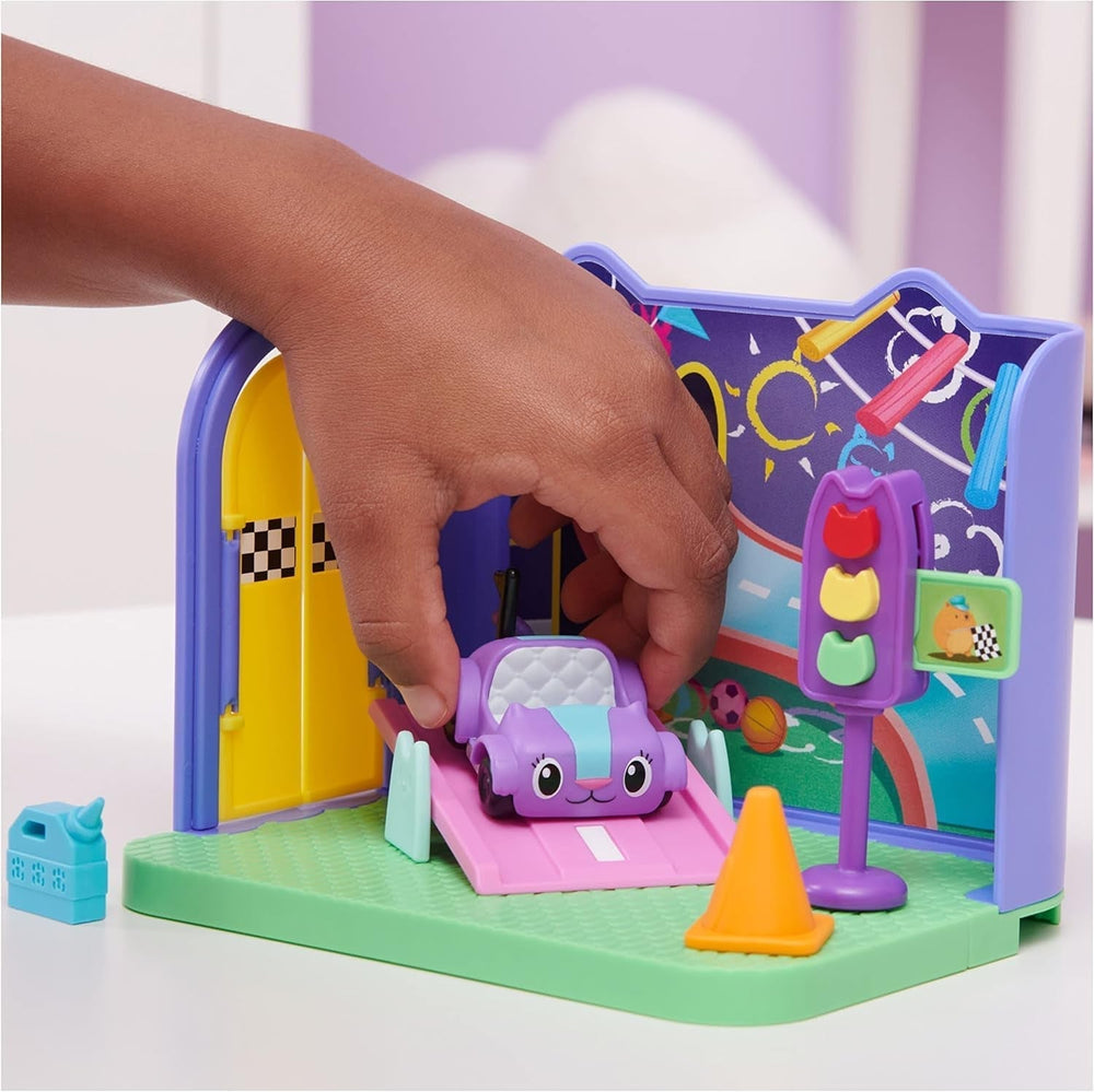 Chambre Deluxe Gabby's Dollhouse, salle de jeux Purr-Ific, salle de jeux avec voiture jouet Carlita, 2 meubles et 2 boîtes surprises avec accessoires, convient aux maisons de poupées à partir de 3 ans Naty Shop