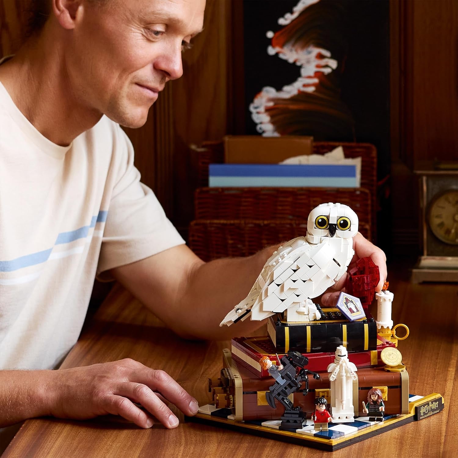 LEGO Harry Potter Stein der Weisen - Sammlredition - DIY Deko - Modellbau mit Miniatur Filmszenen - Hedwig Eulenfigur, 3 Minifiguren - Geschenk zum Vatertag - 76466