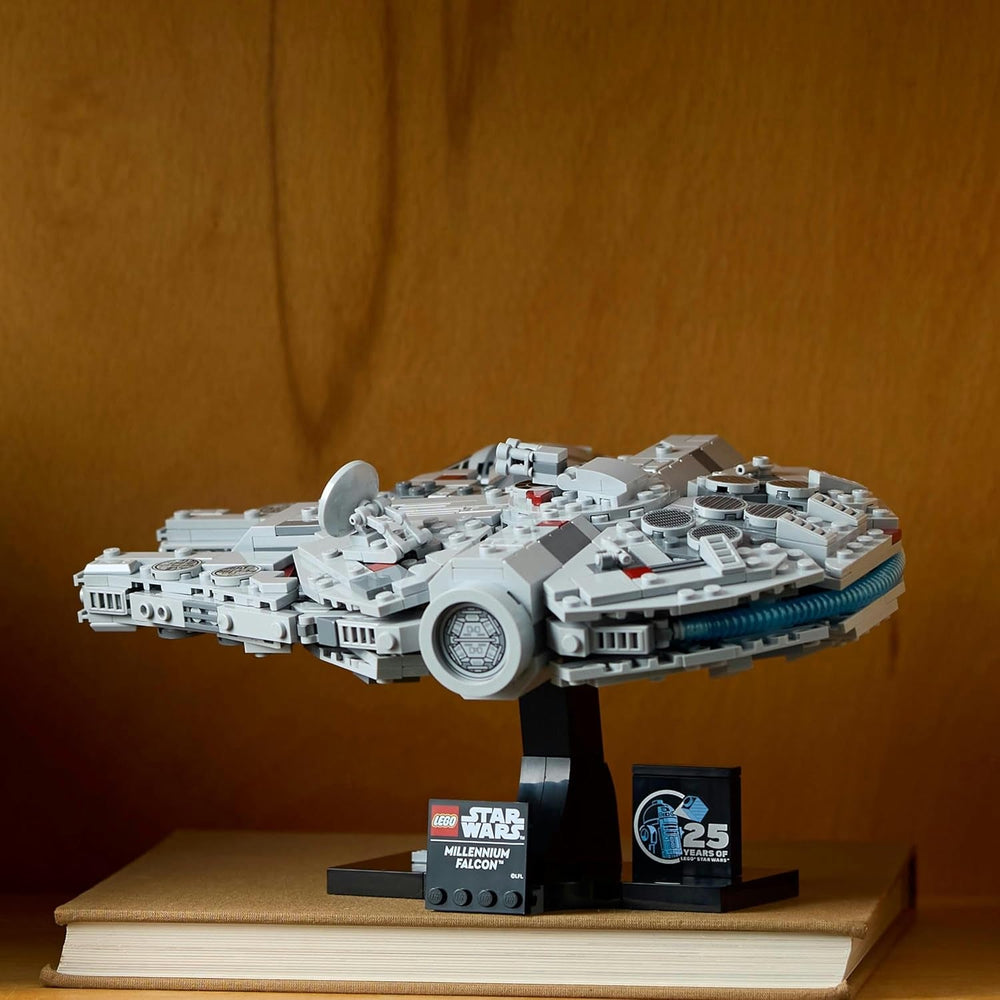 LEGO Star Wars Millennium Falcon 25e anniversaire pour adultes Vaisseau à construire Un nouvel espoir Kit de modèle de vaisseau spatial à collectionner Cadeaux pour hommes Femmes 75375 Jeux de construction Besuche den LEGO-Store
