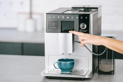 Melitta CI Touch - Machine à expresso entièrement automatique avec système de lait, machine à expresso avec moulin à café intégré et mousseur à lait, par ex. pour expresso ou cappuccino, argent