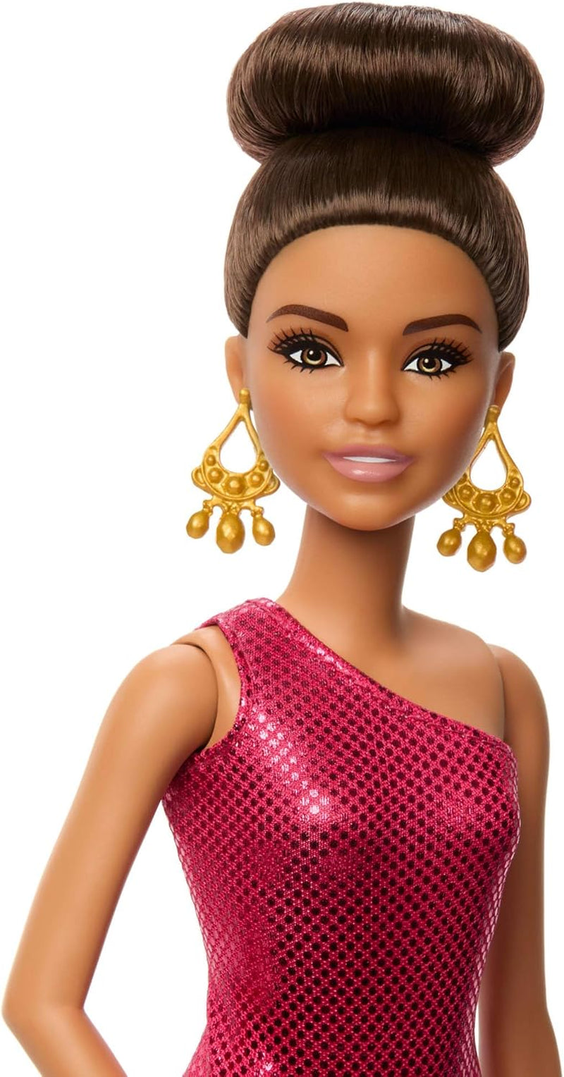 Poupée Barbie Danseuse de Tournoi avec Robe Rouge à Volants, Chaussures de Danse, Cheveux Bruns et Accessoires Trophée de Danse, JFR09