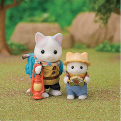 Sylvanian Families - 5763 Abenteuer Entdecker Set mit Zwei Figuren, Milchkatzen Vater und Junge, Tierfigur, detailreiches Spielzeug für Kinder ab 3 Jahren