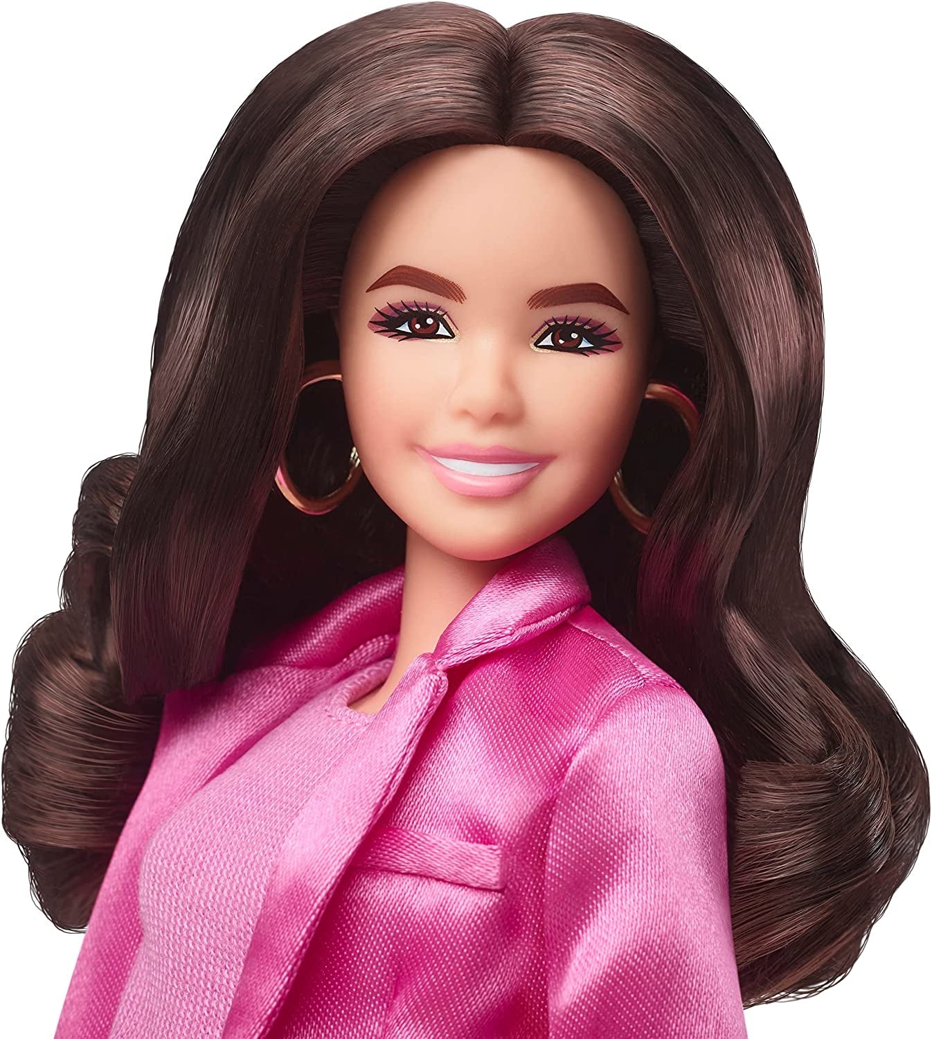 Barbie The Movie - Puppe Filme Fans, Gloria im Pink-Hosenanzug, inspiriert von America Ferreras Filmcharakter, beweglichmit High Heels, als Geschenk für Kinder ab 3 Jahren geeignet, HPJ98