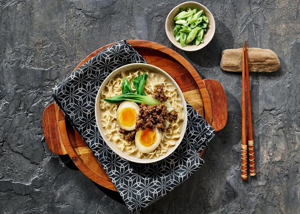 Nissin Demae Ramen - Lot de 10 nouilles instantanées de style japonais avec saveur de bœuf et épices asiatiques, préparation rapide et facile de plats asiatiques (10 x 100 g)
