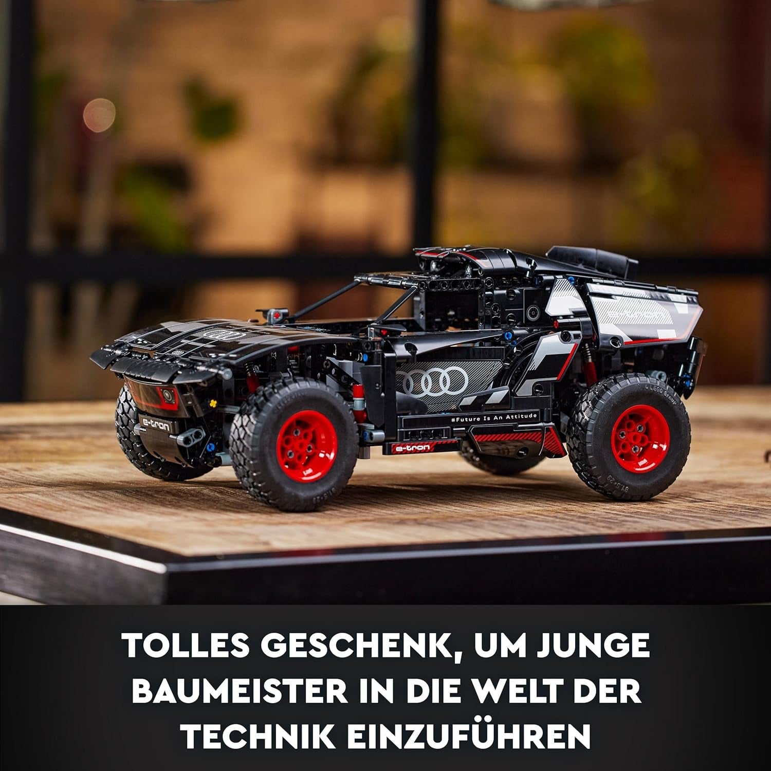LEGO 42160 Technic Audi RS Q e-tron, véhicule de rallye automobile télécommandé, véhicule de rallye de rallye Dakar, pilote d'application RC avec Control+, conçu pour les jeunes, les filles et les fans à partir de 10 ans pour la construction