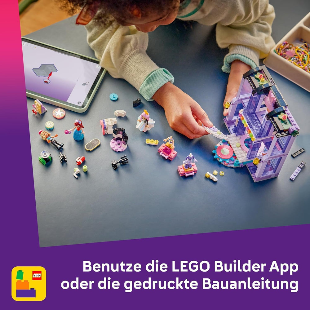 LEGO Friends Modeschau in Heartlake City - Verkleidungsspiel mit 3 Mini Puppen, Laufsteg, anpassbaren Outfits inkl. Rock, Mantel, Hüten & Zubehör - Kreatives Geschenk für Mädchen ab 7 Jahren - 42685