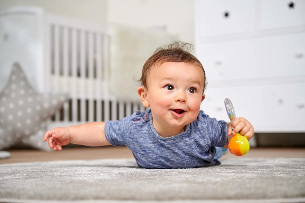 Simba 104010060 - Zornăitor ABC light up, se aprinde la agitare, 14cm, jucărie pentru bebeluși, zornăitor pentru bebeluși, primul echipament, de la 3 luni, galben Jucarii Bebe Naty Shop