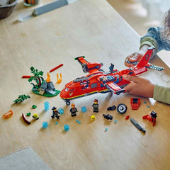 Avion de lutte contre les incendies LEGO City, ensemble de pompiers pour enfants, jeu de construction avec 3 figurines de pompiers et décoration de feu, excellente idée de cadeau pour les garçons et les filles à partir de 6 ans 60413 Jeux de construction Besuche den LEGO-Store