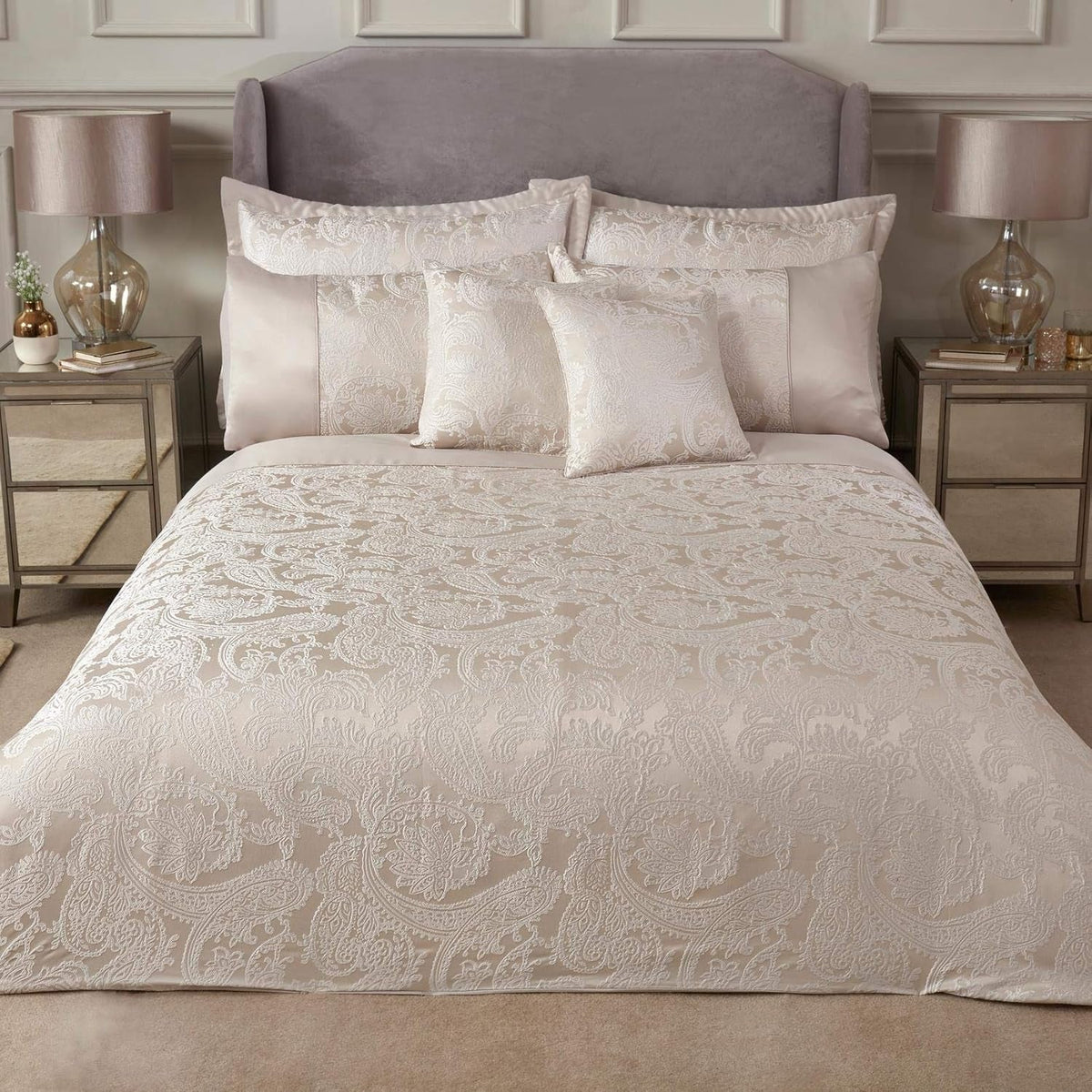 Couette Duchesse pour lit king size, 100% polyester, couleur crème Lits et Couettes Emma Barclay Couleur crème King size