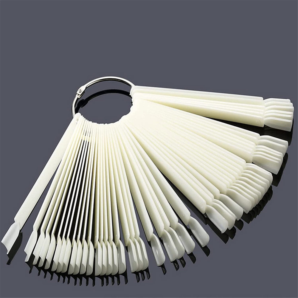 50pcs anneaux de pointe d'art d'ongle, plaques transparentes de couleur, bâtons d'anneau d'affichage de vernis à ongles, pratique de salon de manucure, affichage de pointe d'ongle pour l'affichage et la pratique de bricolage d'art d'ongle