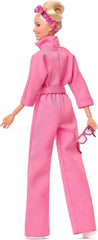 BARBIE LE FILM Margot Robbie - Poupée avec combinaison Kaugummi-Rosa, Messy Updo, Sonnenbrille, Kopftuch, Wedge-Sneakers, Sammlerverpackung, pour enfants à partir de 3 ans, HRF29