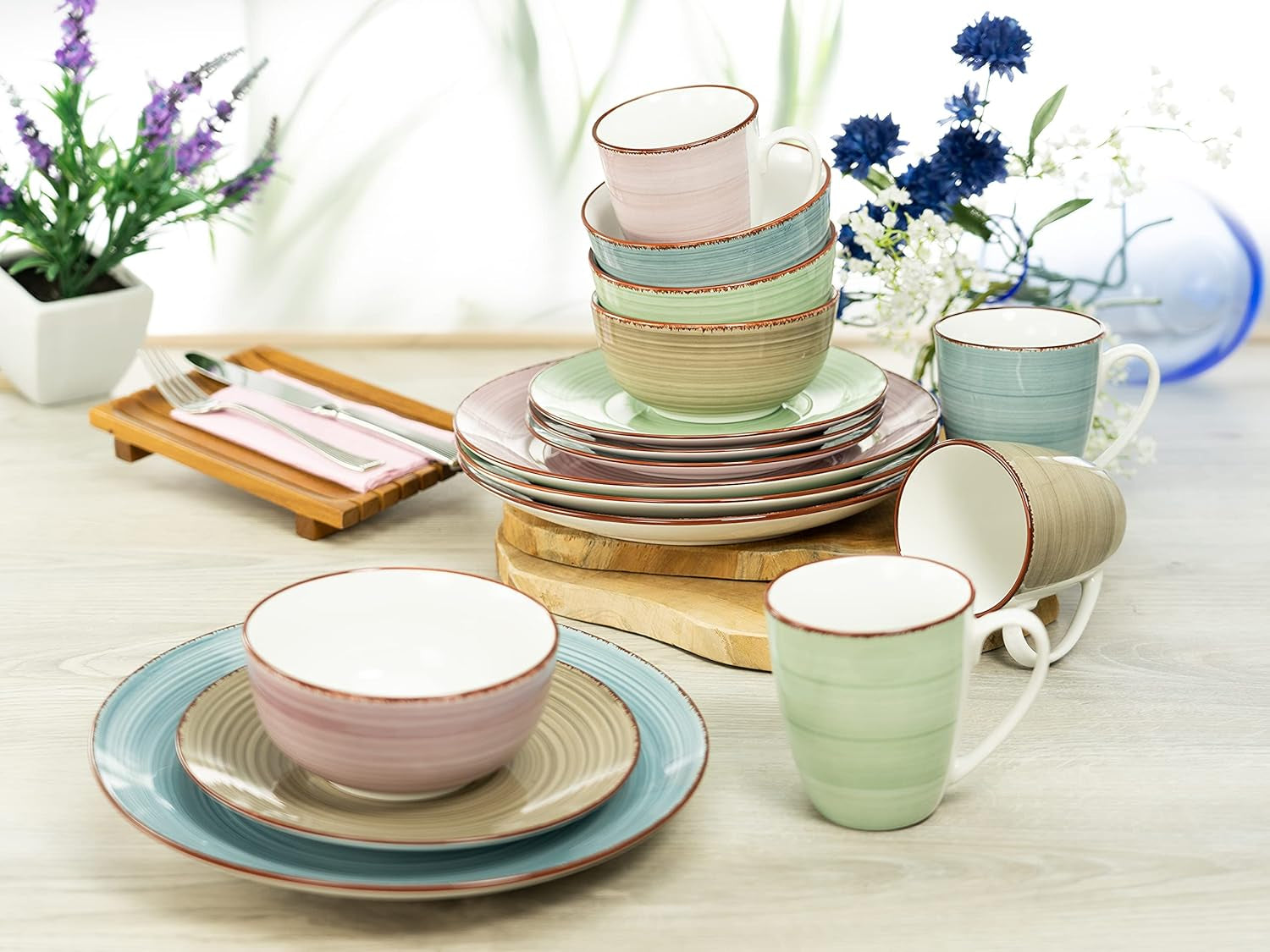 CreaTable, 22582, série SAMBA, service de table 16 pièces pour 4 personnes, service combiné en porcelaine, passe au lave-vaisselle et au micro-ondes, fabrication de qualité