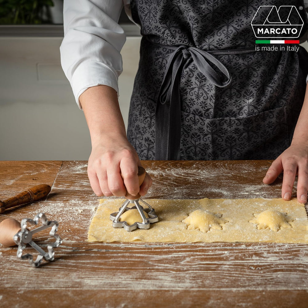 MARCATO Ensemble de moules à raviolis et biscuits, machine à raviolis, moule à biscuits, bois massif et fonte, fabriqué en Italie, forme étoile 65 mm + forme fleur 70 mm