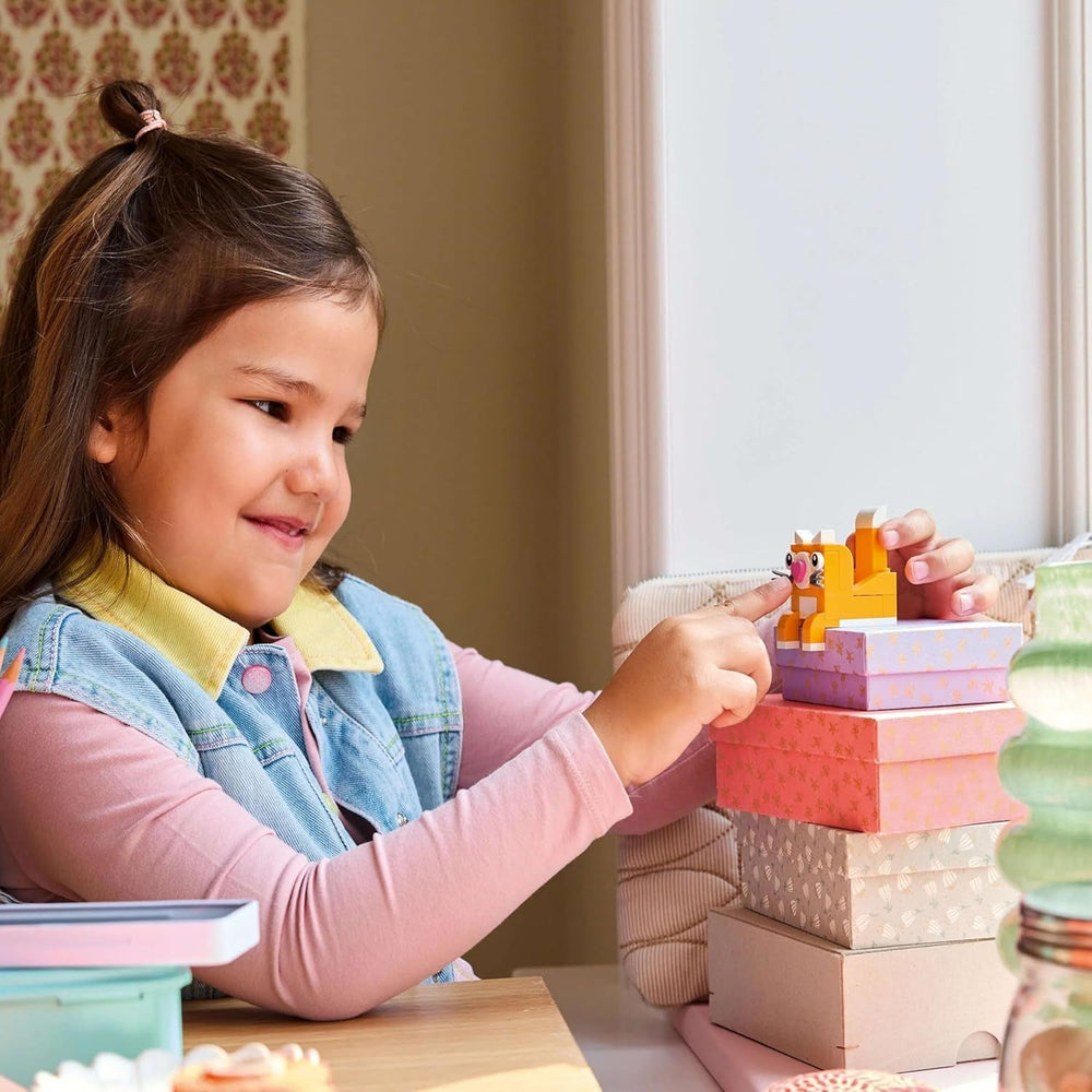 LEGO Classic Creative Fun Box, briques de construction colorées pour un jeu de rôle imaginatif, jeu de construction pour débutants, jouets pour filles et garçons à partir de 5 ans, modèles reconstructibles 11042 Sets de construction Besuche den LEGO-Store