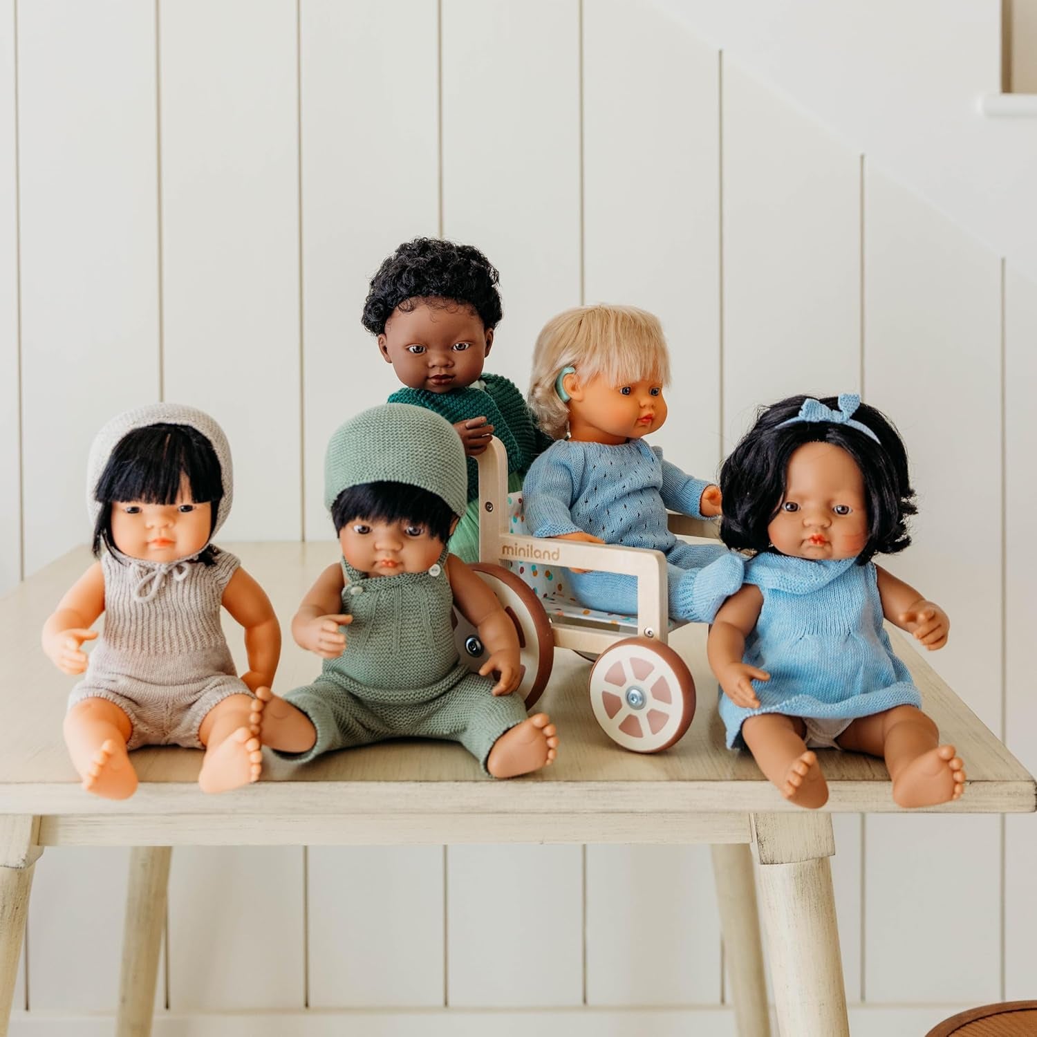 Miniland Babypuppe sud-américain pour filles 38 cm-31058, Zufällig