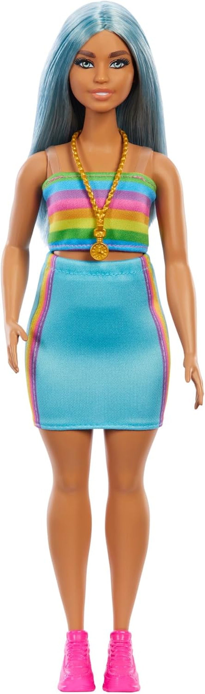 Poupée Barbie Fashionistas no. 218 avec de longs cheveux bleus, un chemisier arc-en-ciel et une jupe turquoise, poupée mannequin de collection du 65e anniversaire, HRH16
