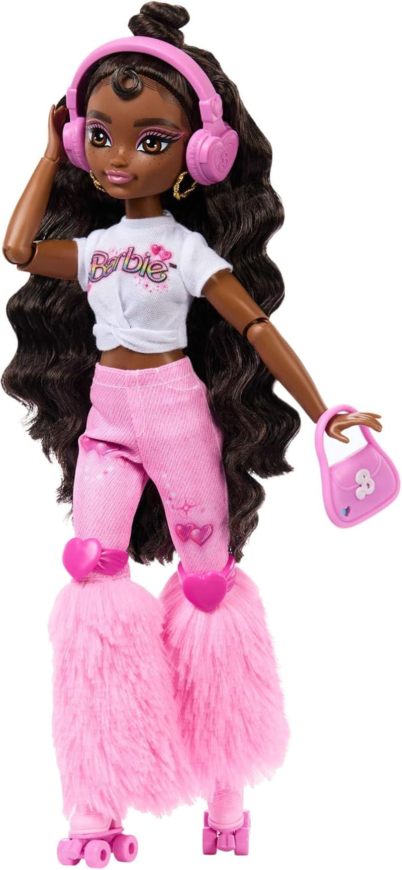 Barbie Dream Besties Puppe und Accessoires, bewegliche Barbie Brooklyn Rollschuh-Modepuppe mit braunem Haar, 9 Zubehörteile zum Thema Musik und Video, JFX97