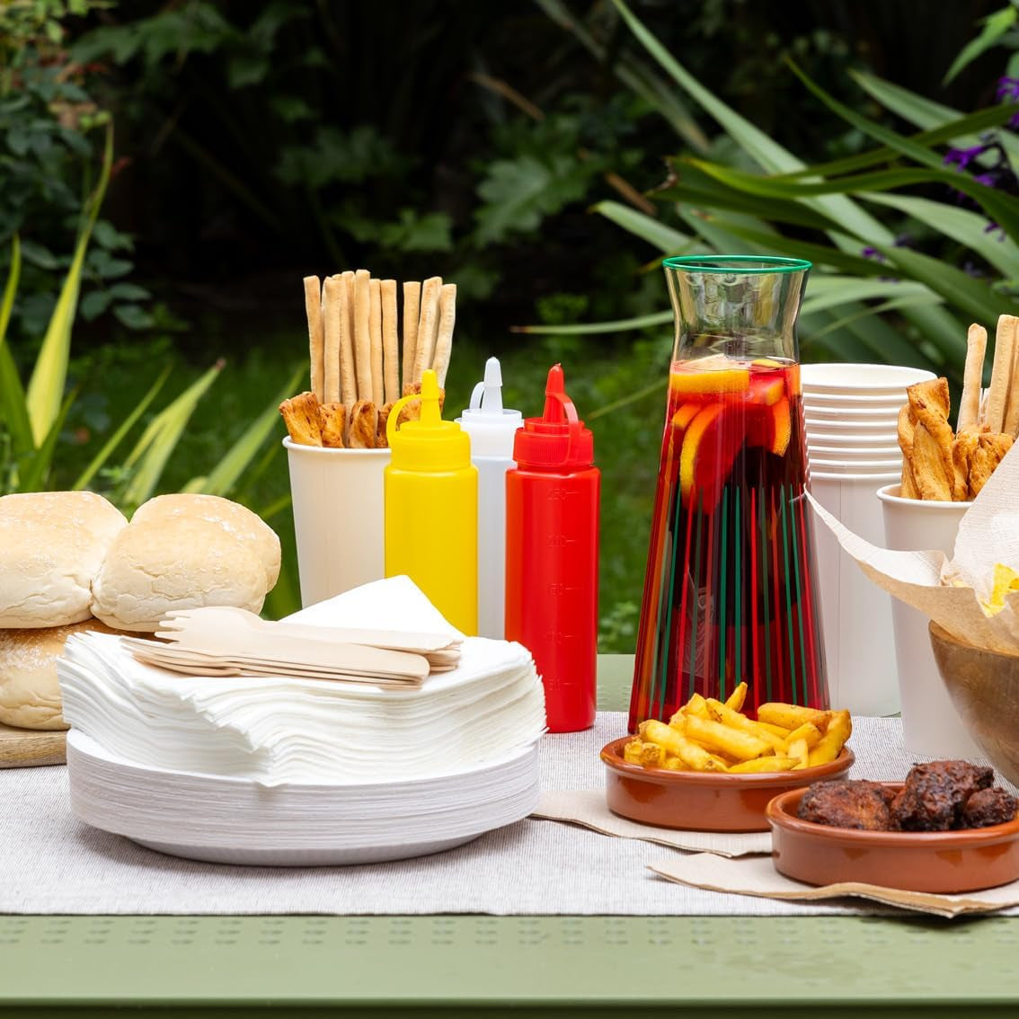 Table Kind 100 serviettes blanches douces en vrac, serviettes de haute qualité pour les fêtes, la restauration et un usage quotidien, FSC, durables et recyclables, fabriquées dans l'UE | 2 plis | 33 cm