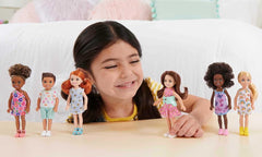 Barbie Chelsea Club – HGT07 – Poupée Articulée Fille Métisse Fleur Rose 15 cm