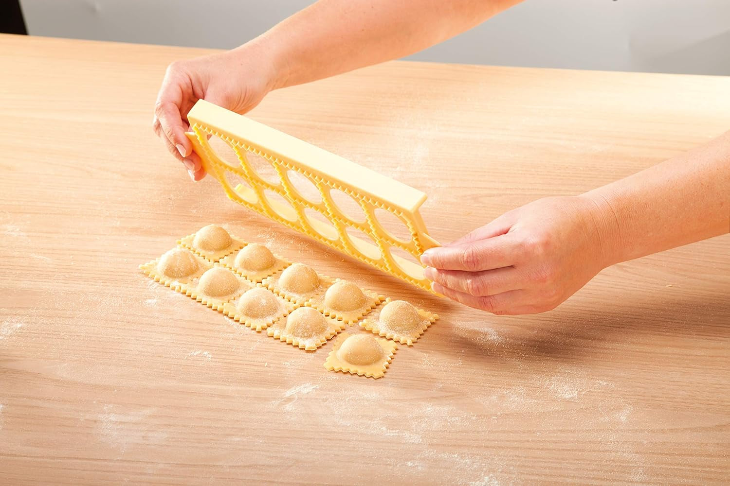 Forme Tescoma pour raviolis ronds, support pour 10 pièces.