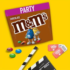 Chocolat M&M's Grand paquet, lentilles croustillantes au chocolat avec glaçage au sucre coloré, mélange de fête, 1 x 800 g, bonbons sur le thème du football américain