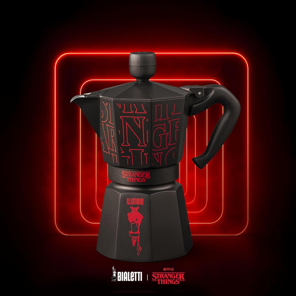 Bialetti Moka Express Stranger Things Cafetière 6 tasses, bouton musique avec fonction de chargement USB-C, ne convient pas aux plaques à induction, 6 tasses (270 ml), noir