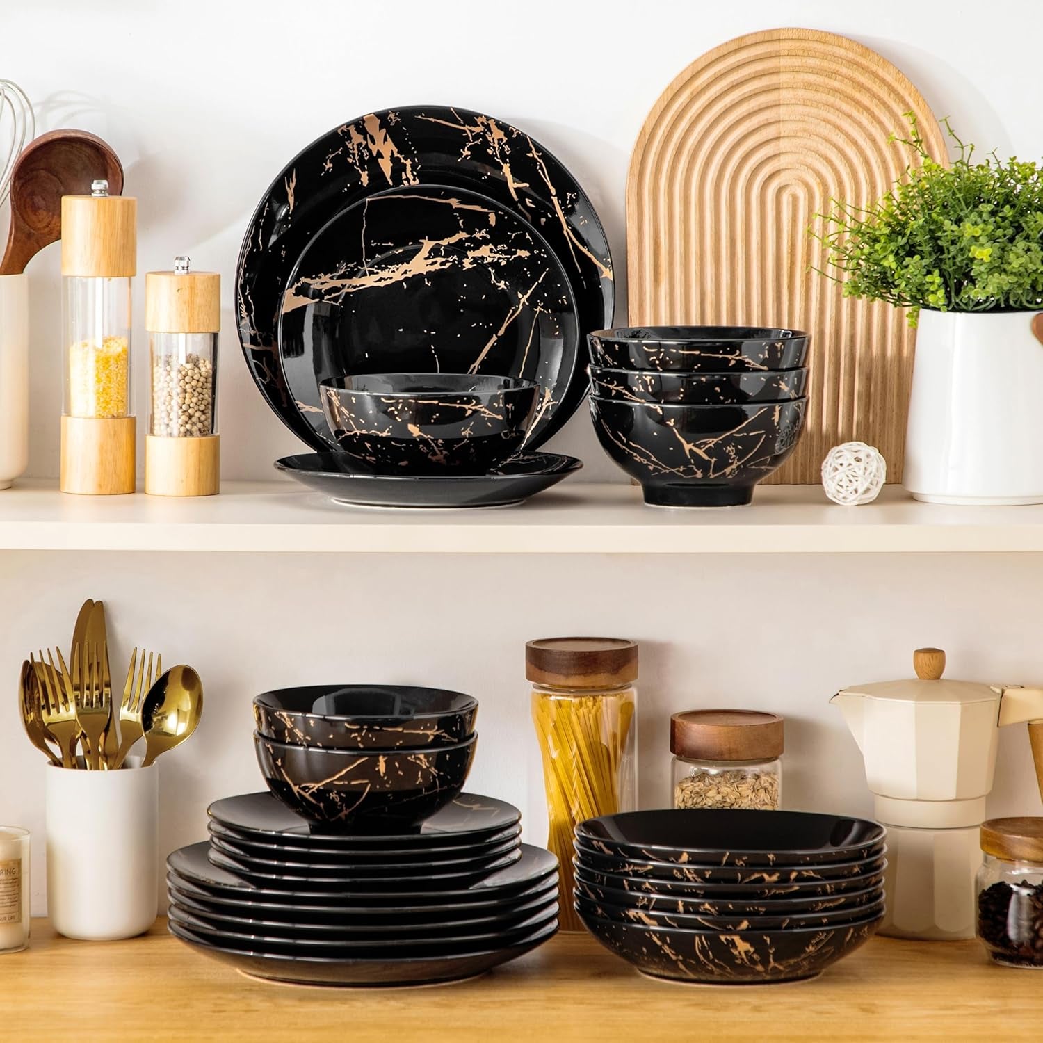 LOVECASA Ensemble de vaisselle en porcelaine série Daphné SWEET Ensemble combiné de 24 pièces Assiettes à dîner design doré Assiettes à dessert Bols à céréales et assiettes à dîner pour 6 personnes