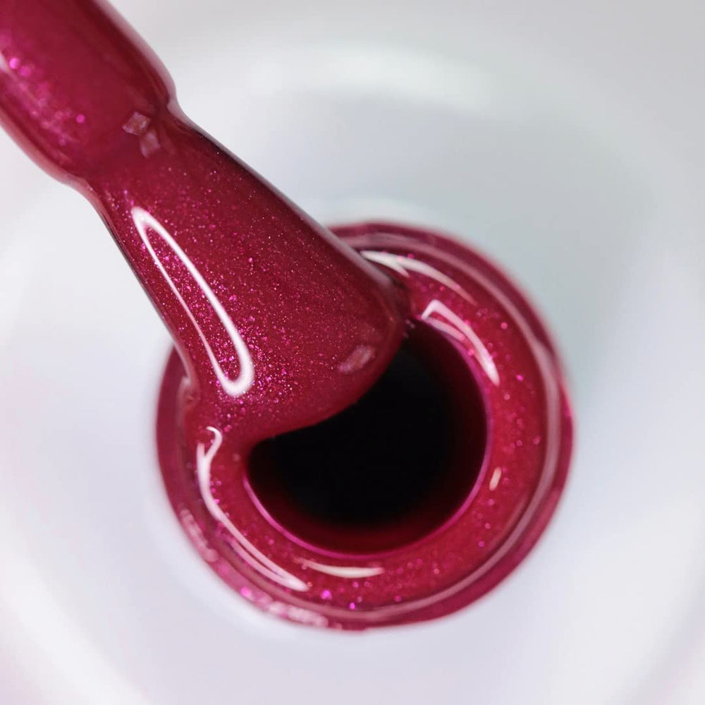 Vernis à ongles UV alessandro Striplac Elegant Ruby - Délicat et longue tenue - S'enlève facilement grâce à la technologie peel-off - Vegan et cruelty-free - 8 ml