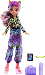 Poupée Monster High Scare Adise Island Clawdeen Wolf avec maillot de bain, bas de jogging et accessoires de plage tels que visière, bouteille d'eau et livre