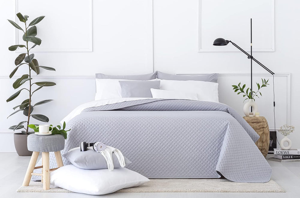 Todocama Fine Boutique couvre-lit avec motif piqué, pour printemps, été, automne et hiver, 100% microfibre super douce, couverture multifonctionnelle, 140/150/160-250 X 260 cm, gris clair Lits et couvertures Besuche den Todocama-Store Gris clair 250 X 260 Cm
