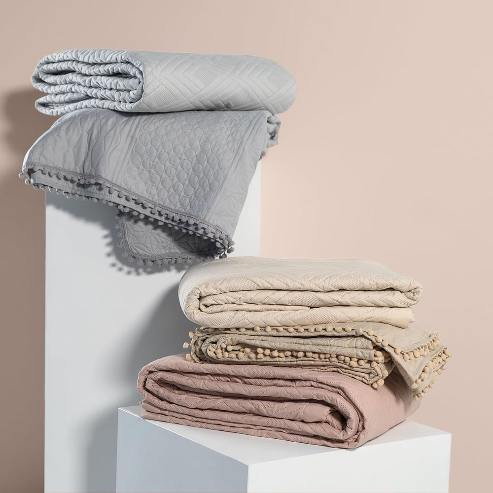 Ameliahome Couvre-lit avec pompons 220X240 Cm Couvre-lit double face matelassage par ultrasons Polyester Meadore Gris Lits et couvertures Besuche den AmeliaHome-Store