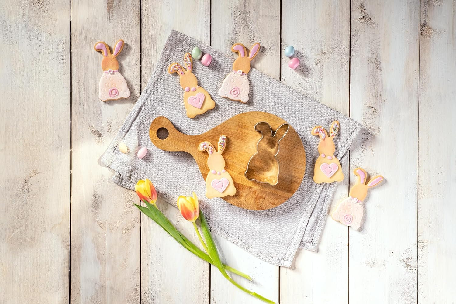 Dr. Oetker Moule à biscuits « Big Standing Rabbit », série Golden Easter, moule à biscuits et à biscuits (couleur : argent), quantité : 1 pièce