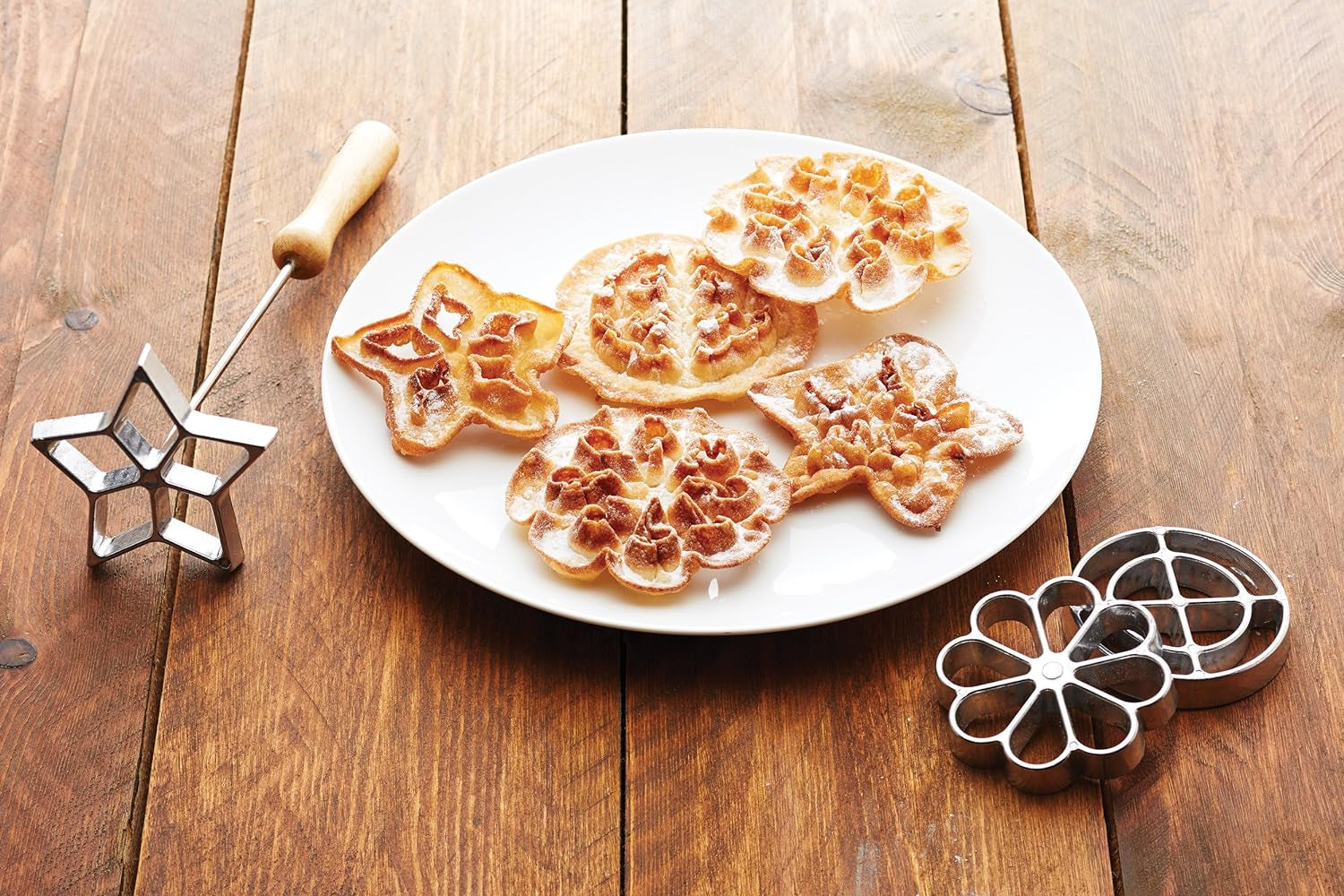 KitchenCraft Home Made Rosette Set 3 Pièces Gaufrier Décorations de Gâteaux Emporte-pièces Cercle/Fleur/Étoile Emporte-pièce Aluminium Argent 28 x 28 x 30 cm