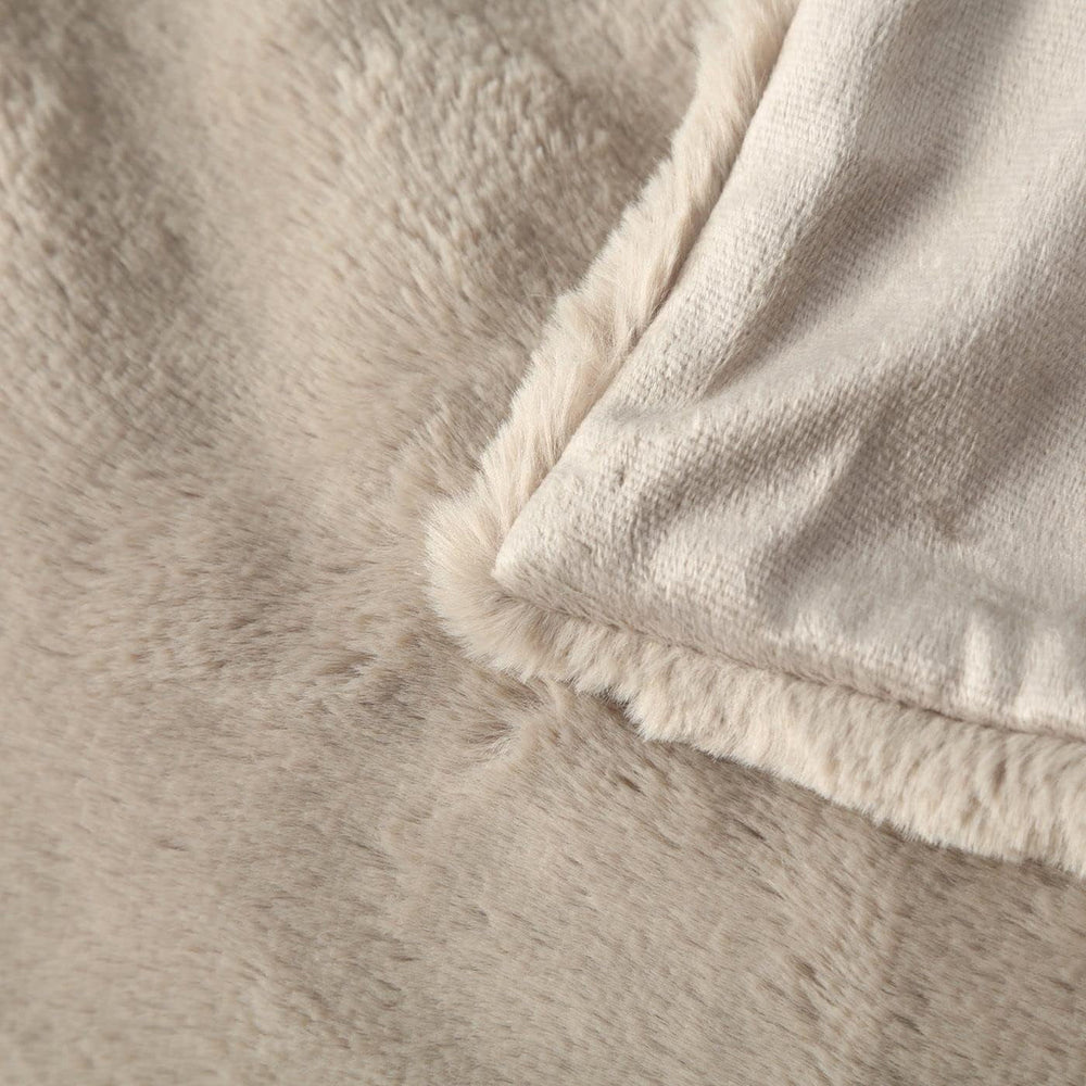Couverture Boltze Storan (taille 150X200 cm, coloris beige, couverture confortable en polyester, idéale pour les froides soirées d'hiver, aspect fourrure) 1015378 BOLTZE Lits et Couvertures