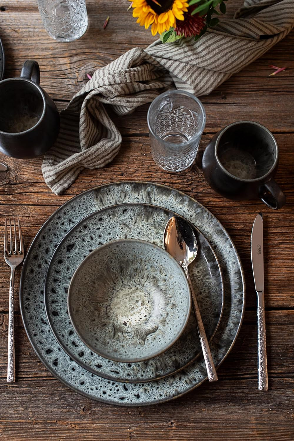 MÄSER Carellia service petit-déjeuner 12 pièces - céramique du Portugal - vernis réactif - 4 assiettes à dessert 23 cm, 4 bols 15 cm, 4 tasses à café 430 ml - passe au lave-vaisselle et au micro-ondes, gris