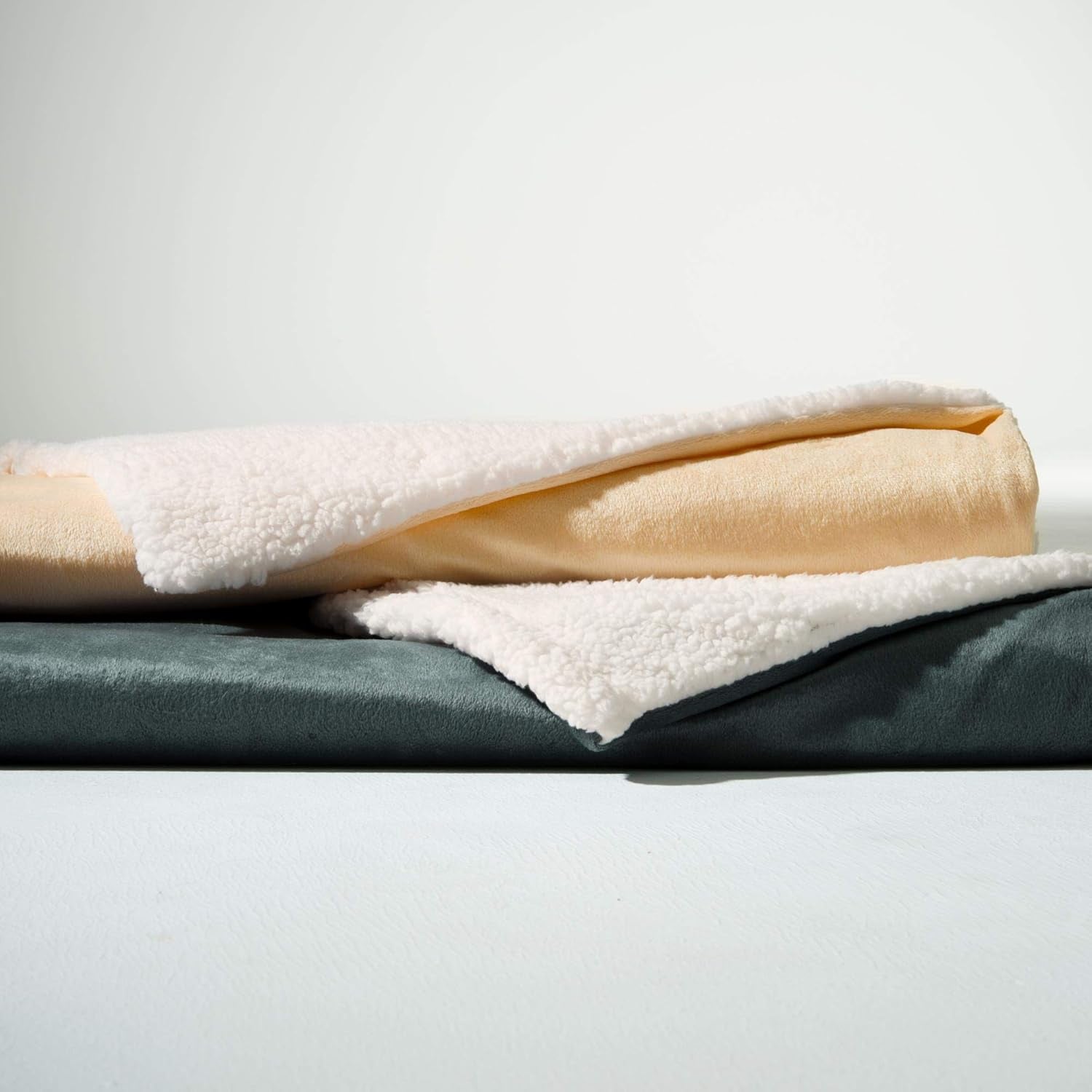 Aqua-Textil Couverture câline moelleuse 150 X 200 Cm Gris Blanc Mélange Peluche Couverture TV Couvre-lit Sherpa Polaire Oeko-Tex Ottawa Lits et Couvertures Besuche den aqua-textil-Store Gris Nicki Literie 200 X 220 Cm