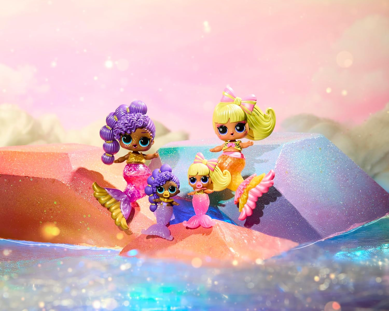 Mdr Surprise ! Mermaids Makeover Magic Tots - Véritable brillant à lèvres pour vous et votre poupée à fabriquer vous-même, mélanger et créer du maquillage, jeu d'eau amusant, 6 poupées à collectionner - 4 ans et plus